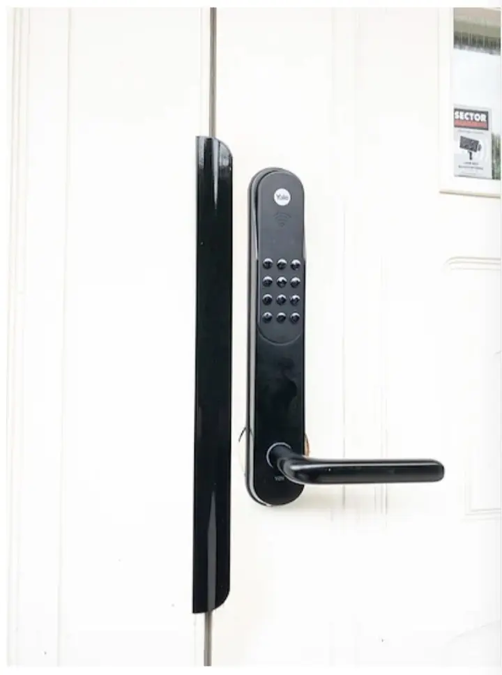 låsbyte-smartlås-yale-doorman